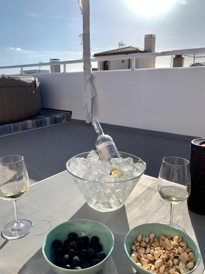 Sonne & Meerblick Aus 40 Grad Heissem Whirlpool Geniessen - Zentral Am Hafen Und Dennoch Ruhig Cala Ratjada  Exteriör bild